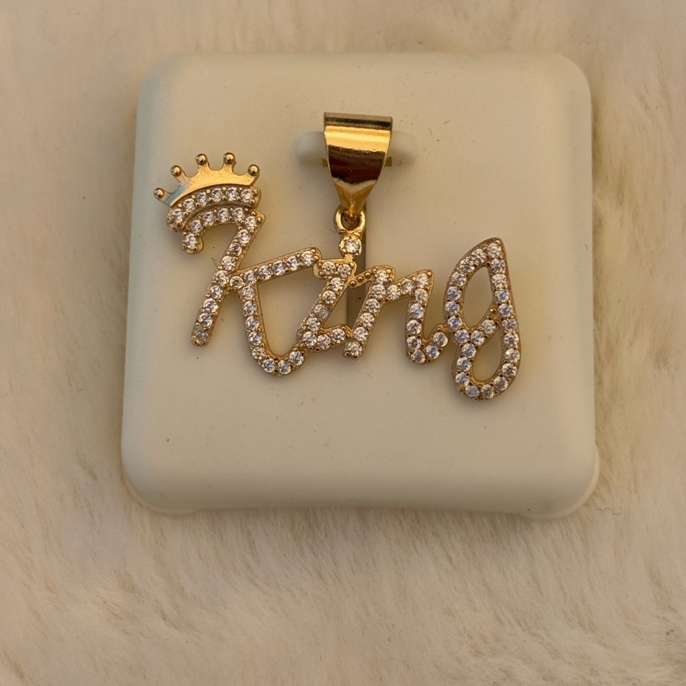 18k Gold Plated 925 Sterling silver Cubic Zircon Pendant, script king with crown